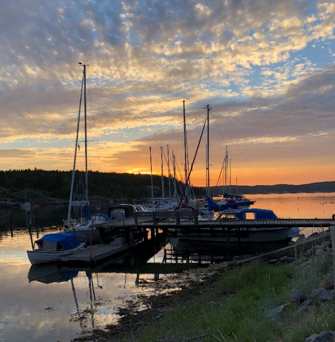 Solnedgång över bryggan